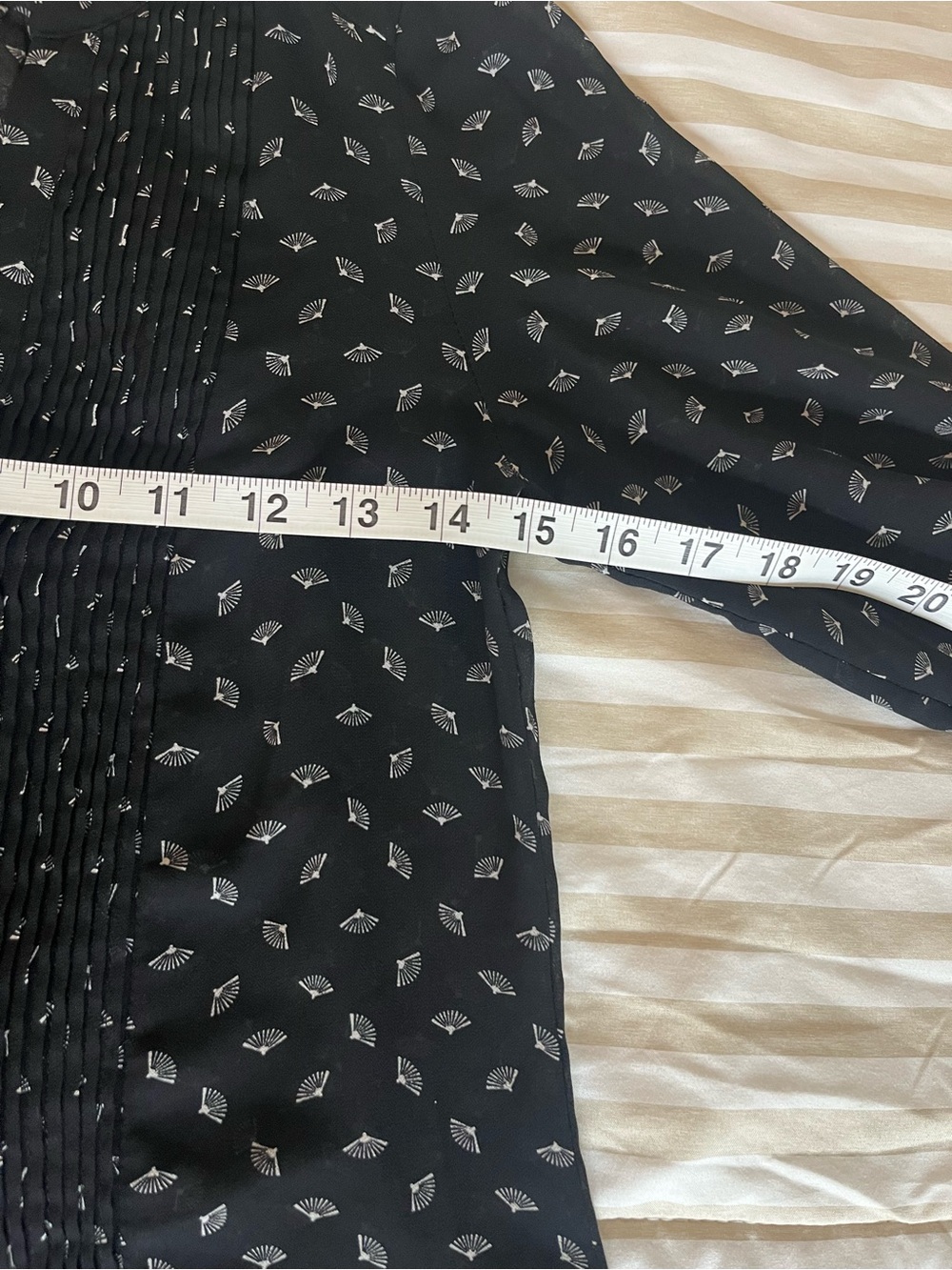 H&M Black Geometric Print Pleated Pintuck Blouse Size 2 - Picture 4 of 10